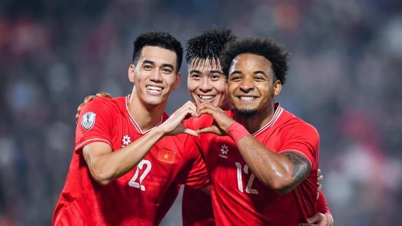 Số áo 8 thường thuộc về những cầu thủ tiền vệ trung tâm